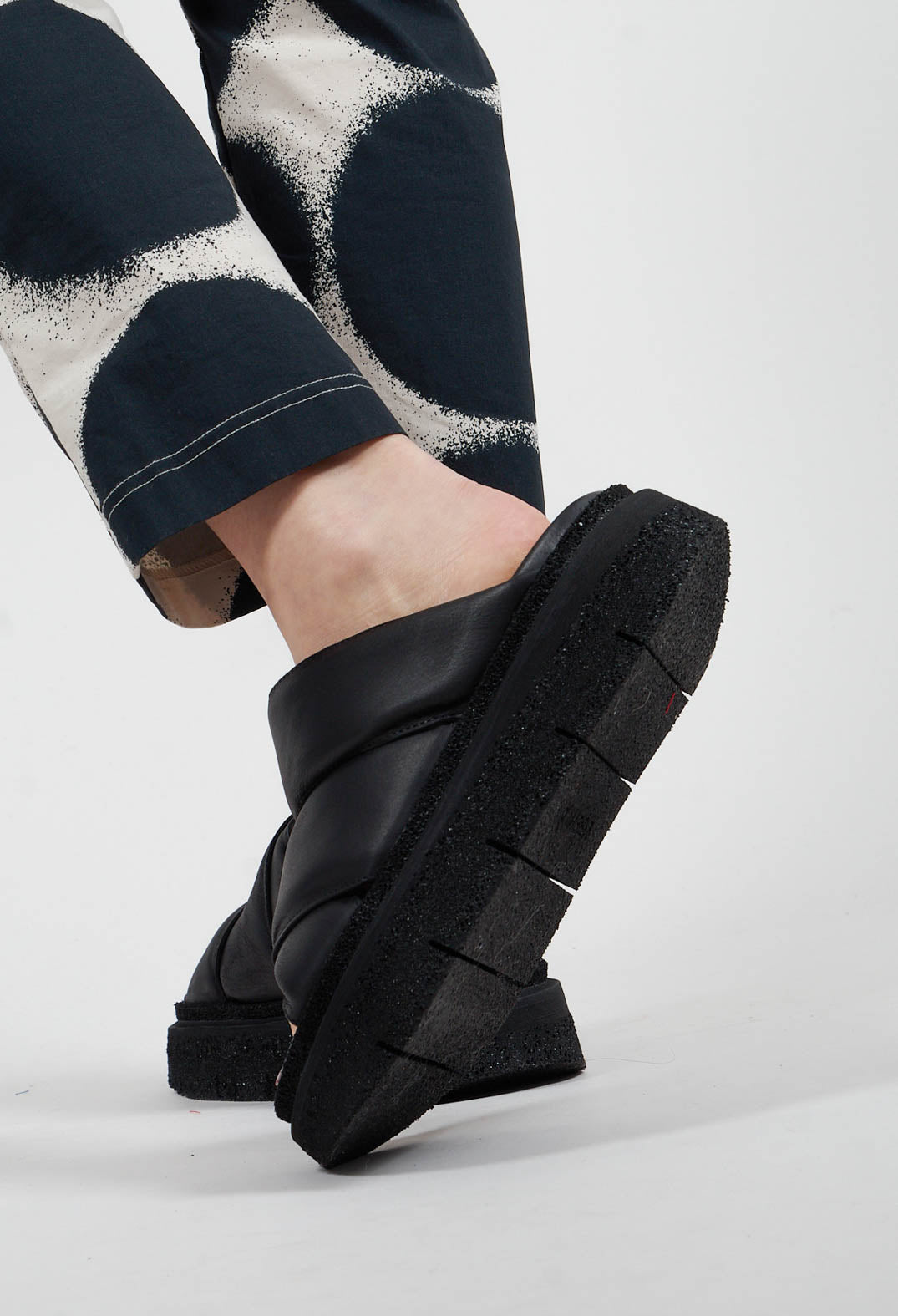 Double Cross Strap Sandals in Gasoline Nero