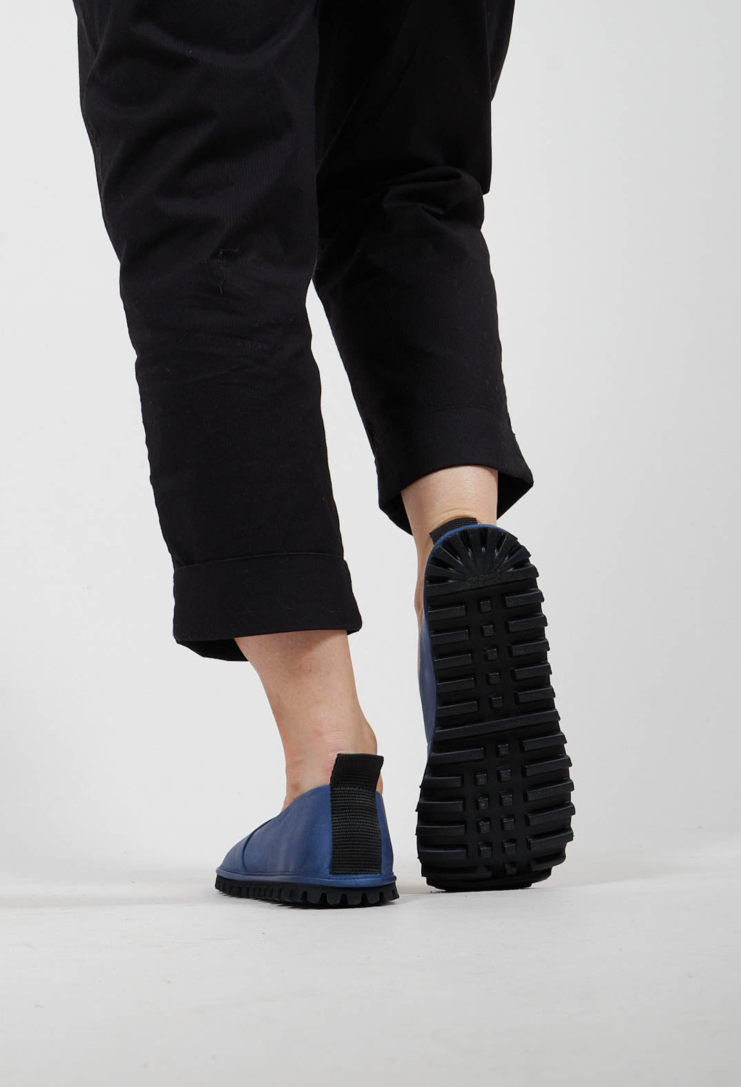 Flat Shoes in Gasoline Blu Indemoniato