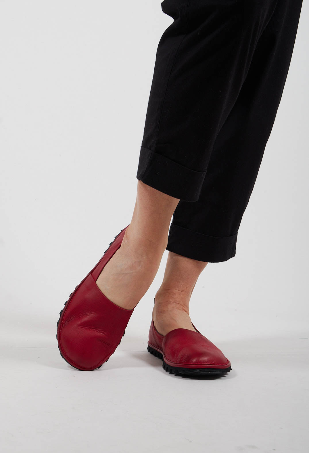 Flat Shoes in Gasoline Rosso