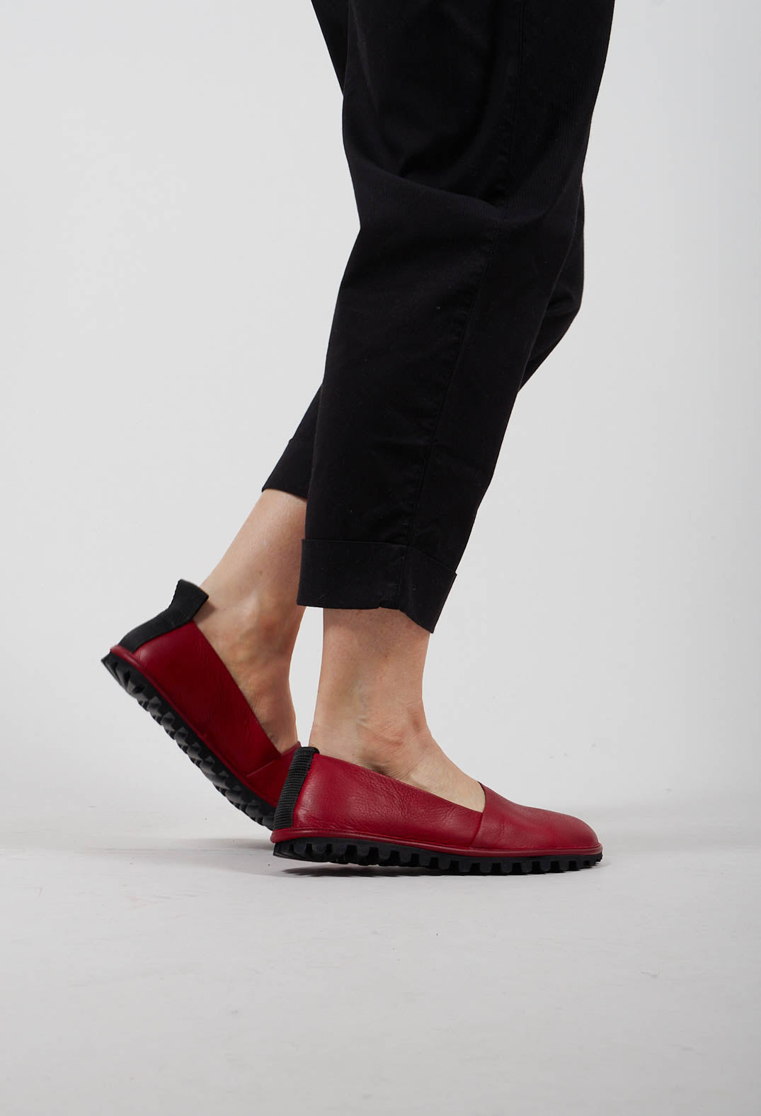 Flat Shoes in Gasoline Rosso