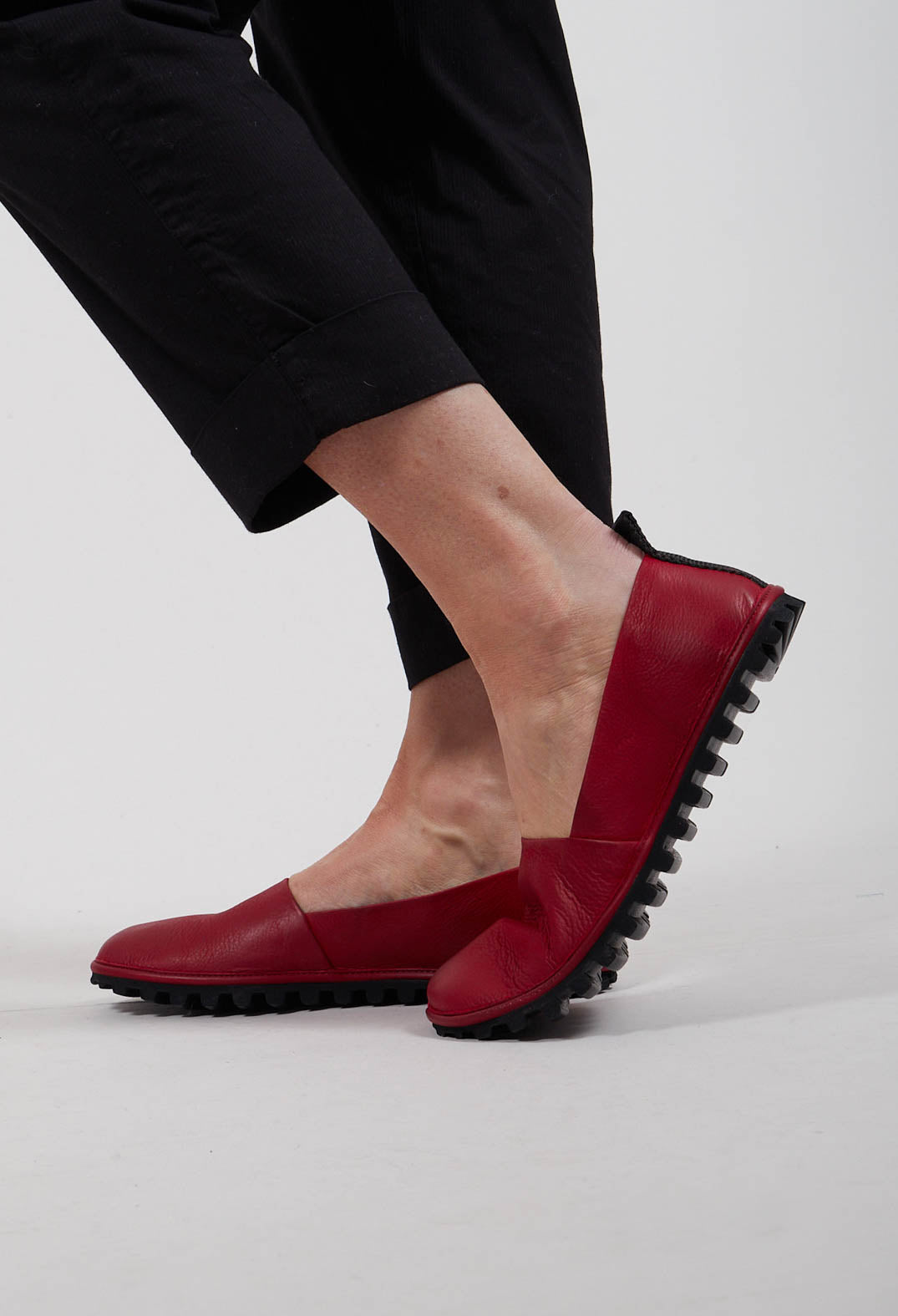 Flat Shoes in Gasoline Rosso
