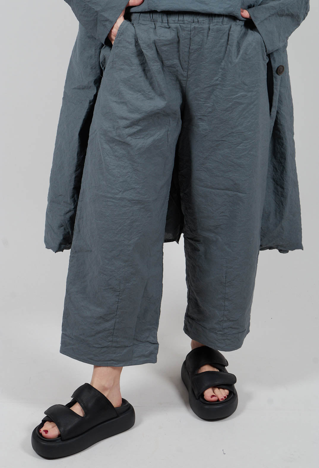 Cropped Trousers in Asfalto