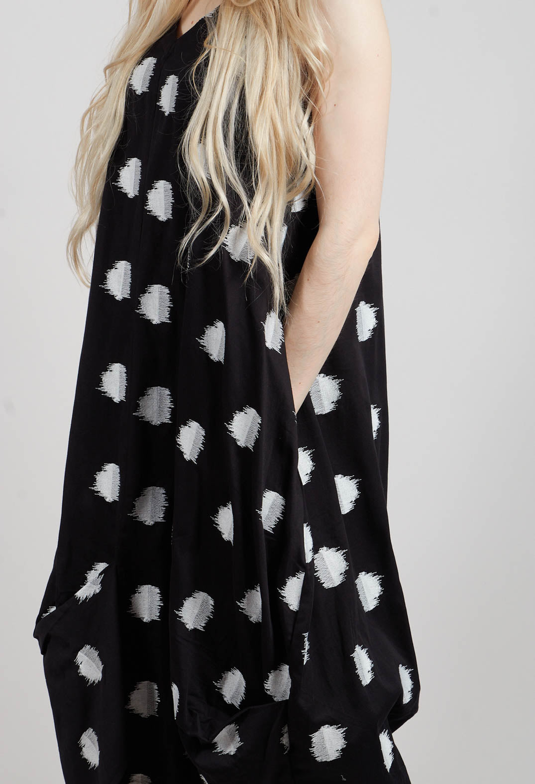 Tova Sleevesless Dress in Black