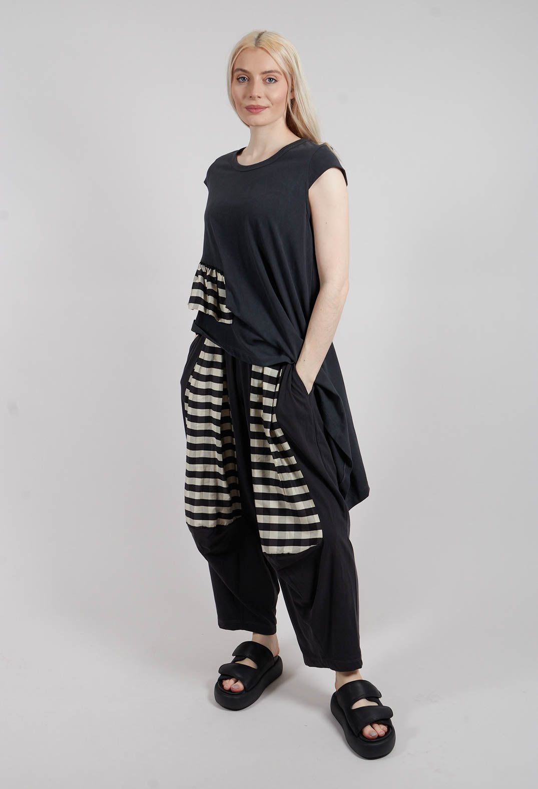 Ziv Trousers in Gray