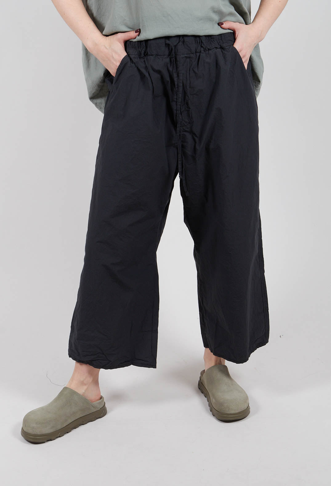 Wide & Short Trousers TC in Black