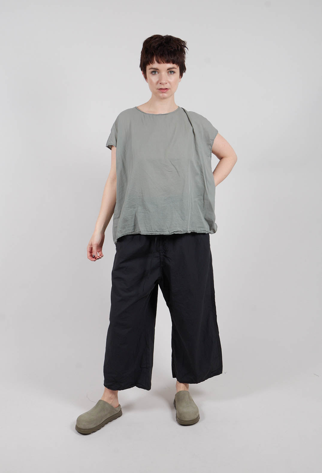 Wide & Short Trousers TC in Black