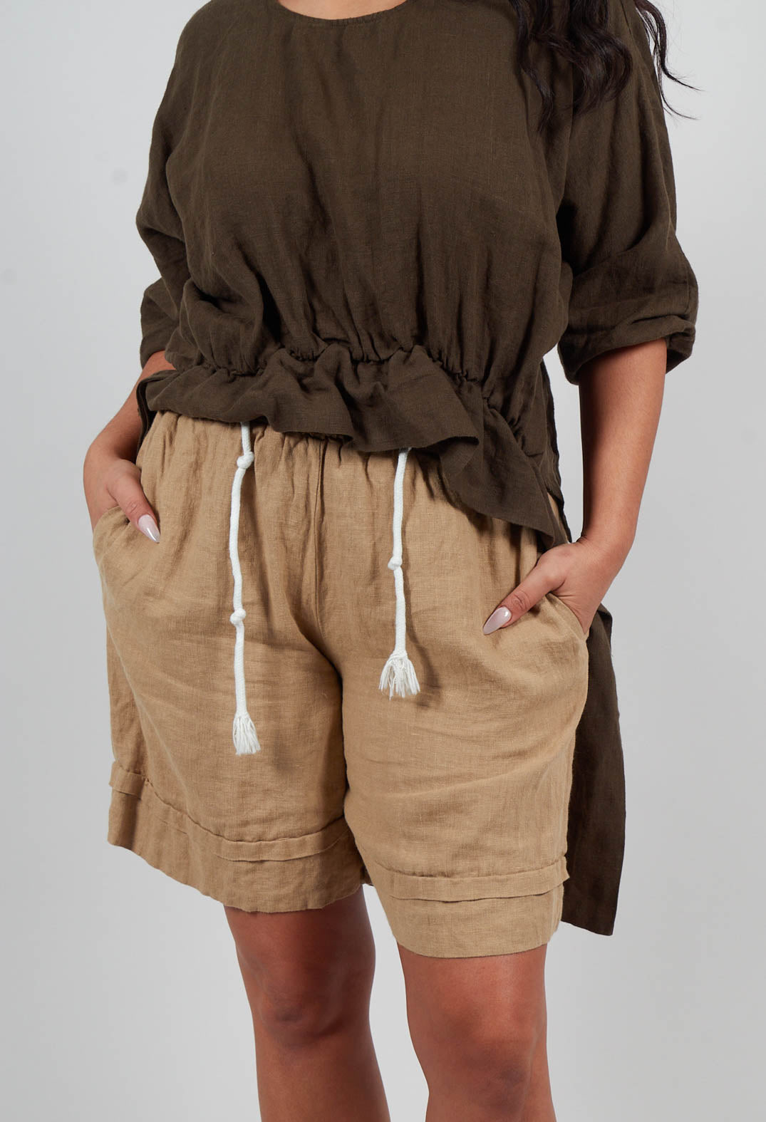 Linen Shorts in Khaki