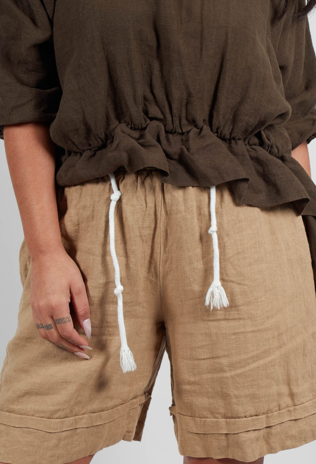 Linen Shorts in Khaki