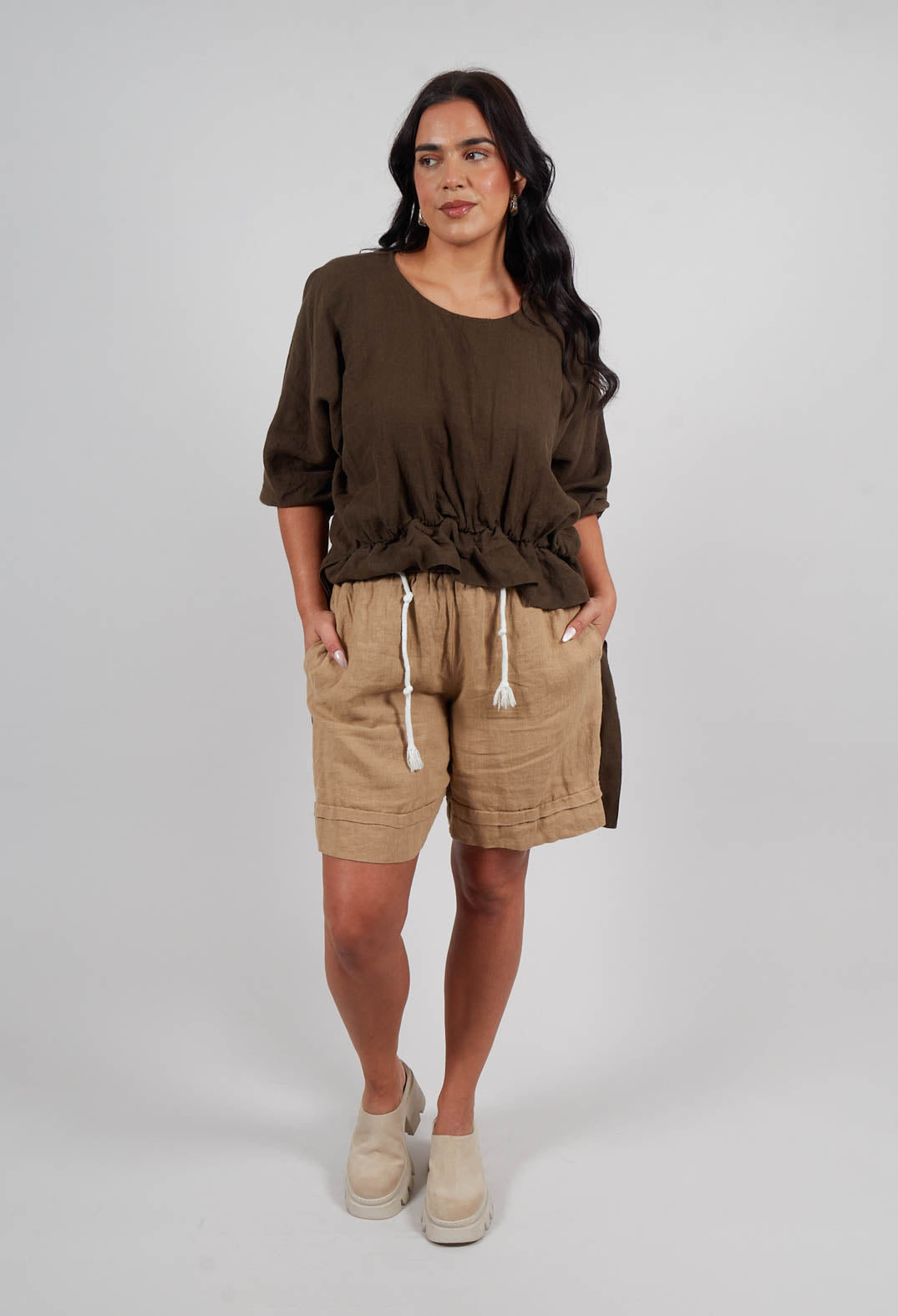 Linen Shorts in Khaki