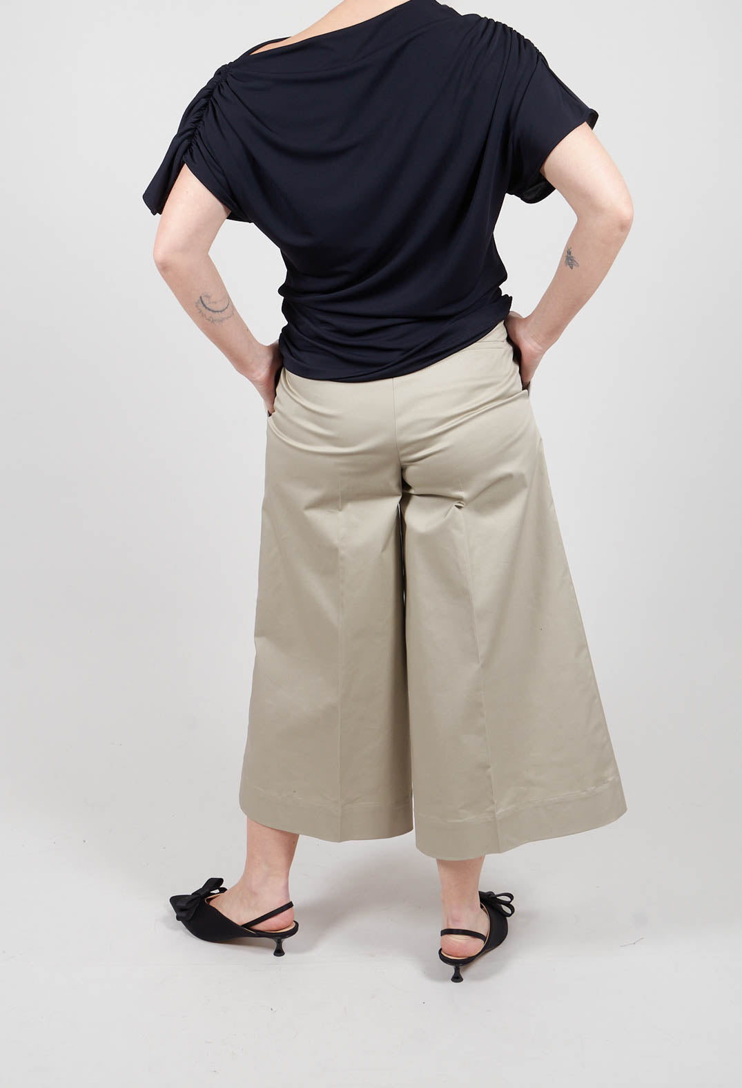 Cropped Trousers in Sponge