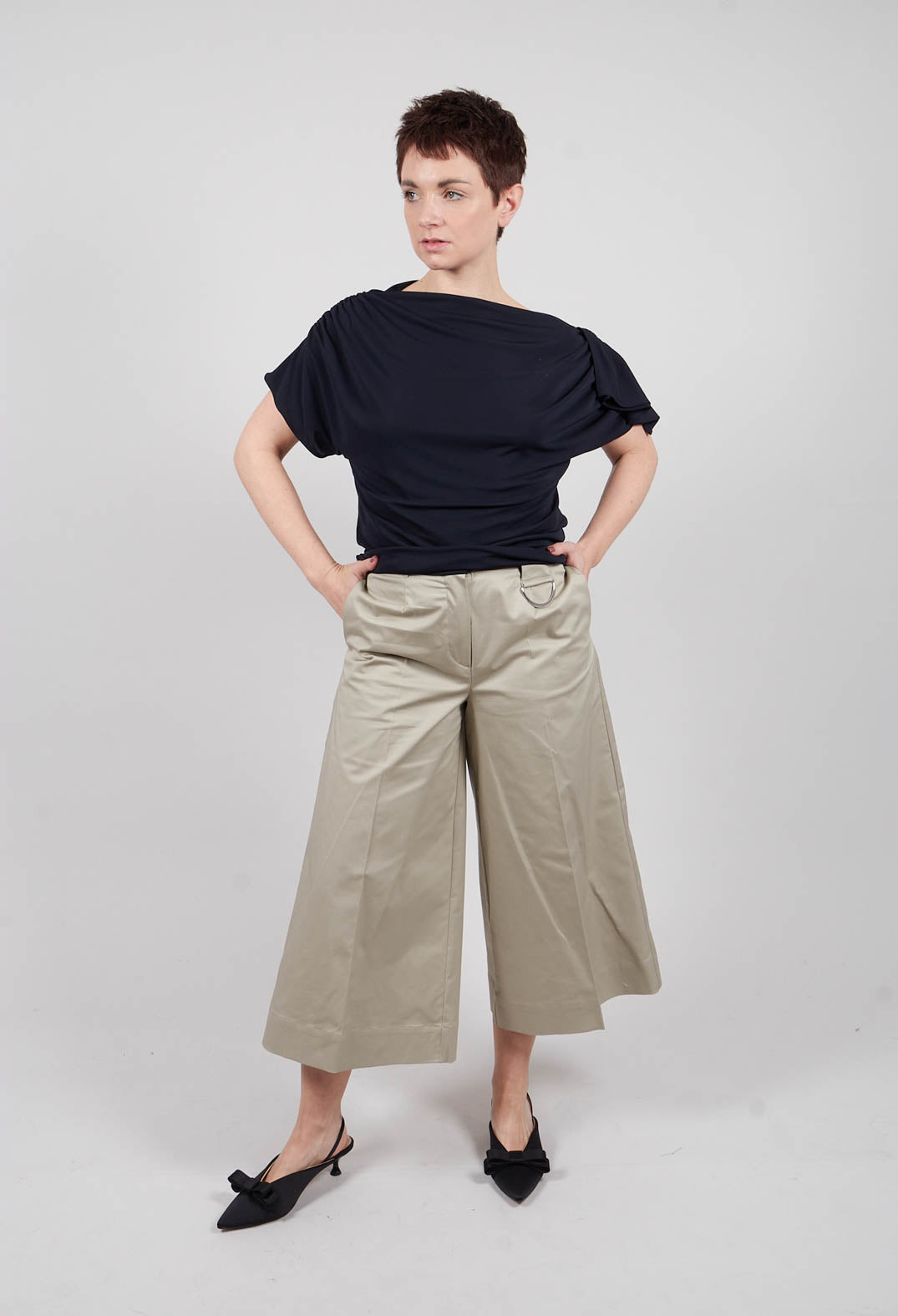 Cropped Trousers in Sponge