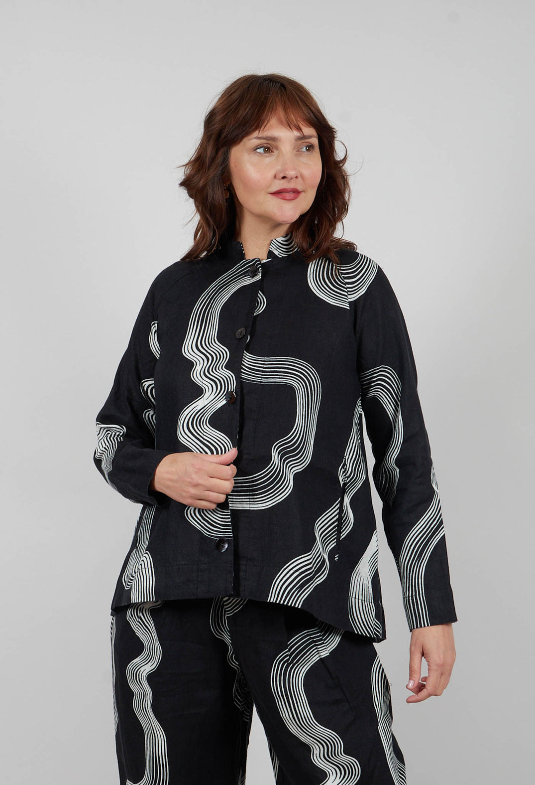 Hikazu Raglan Jacket in Black & White