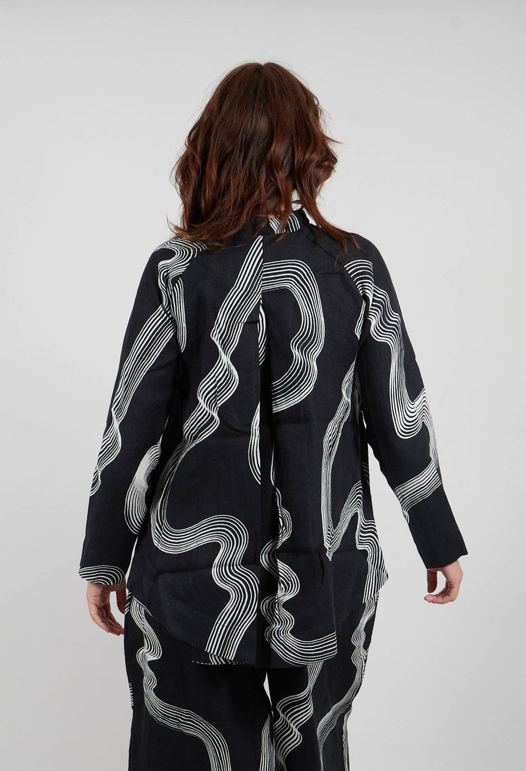 Hikazu Raglan Jacket in Black & White