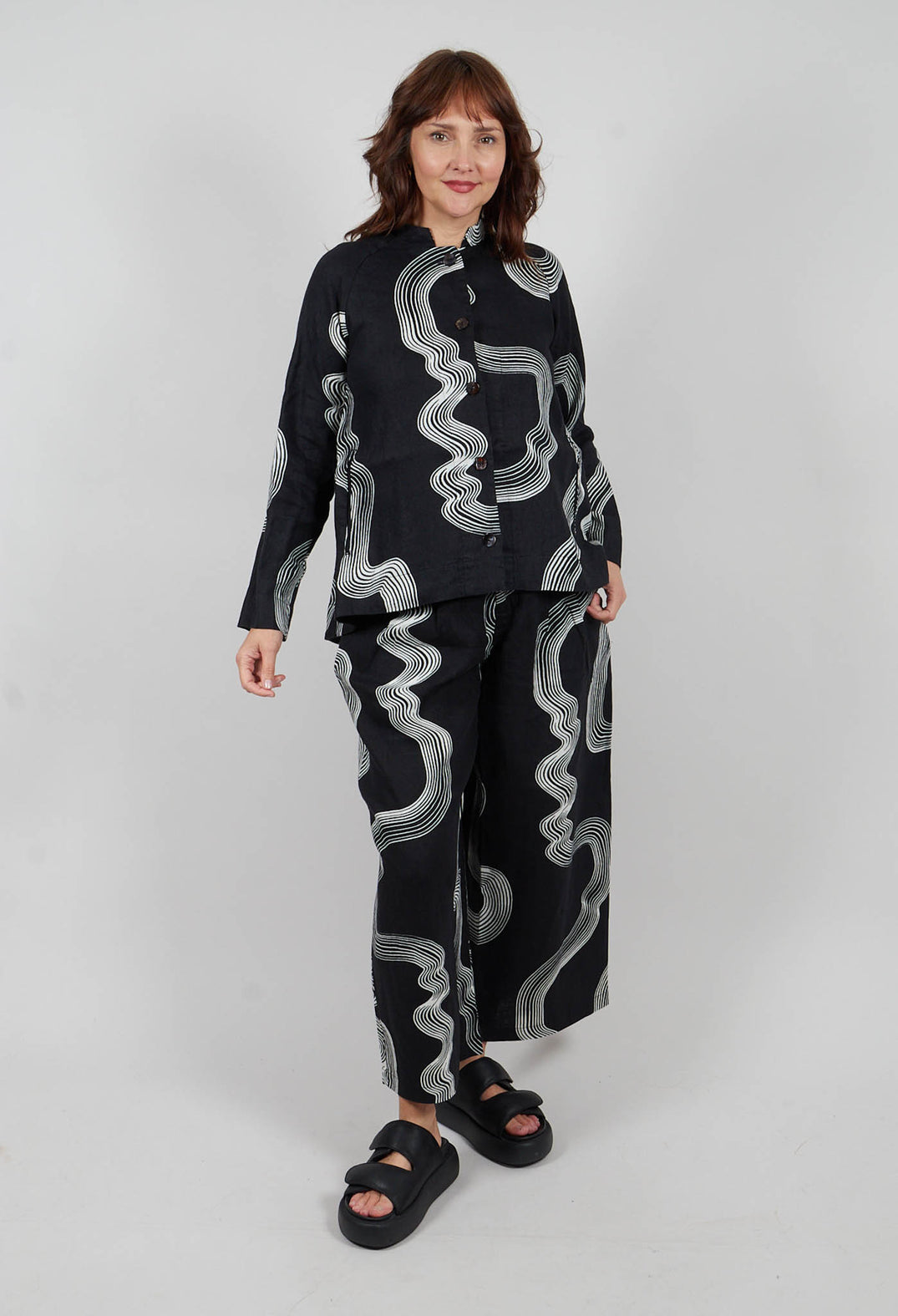 Hikazu Raglan Jacket in Black & White