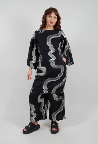 Hikazu Raglan Dress in Black & White