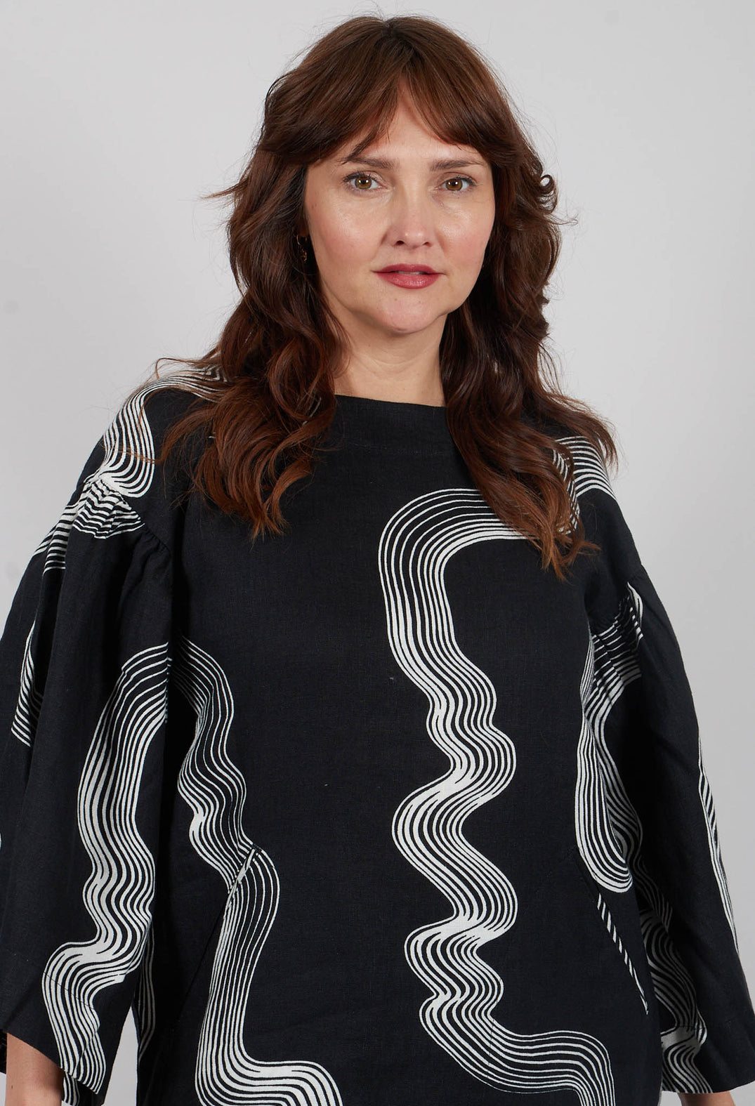 Hikazu Raglan Dress in Black & White