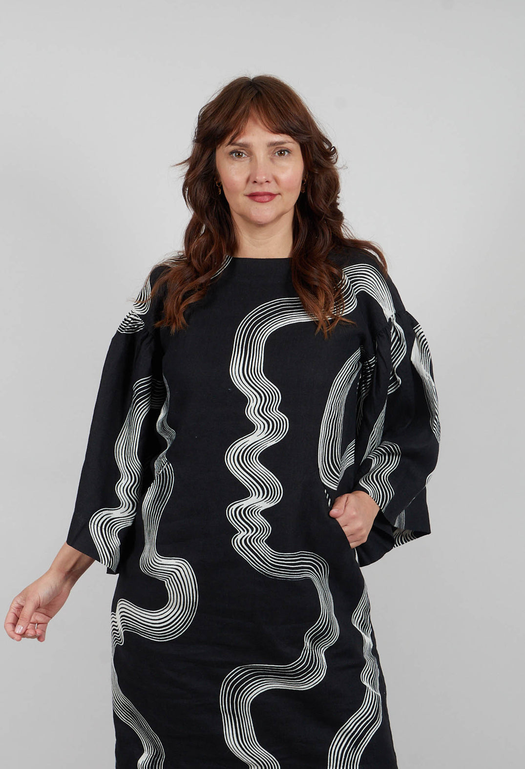 Hikazu Raglan Dress in Black & White