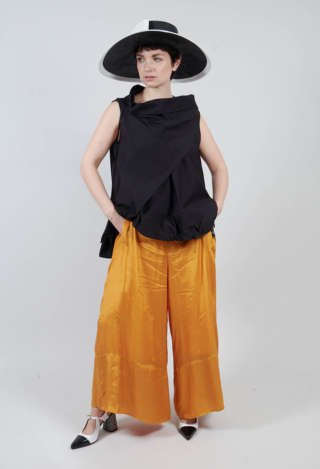 Diagonal Top in Black