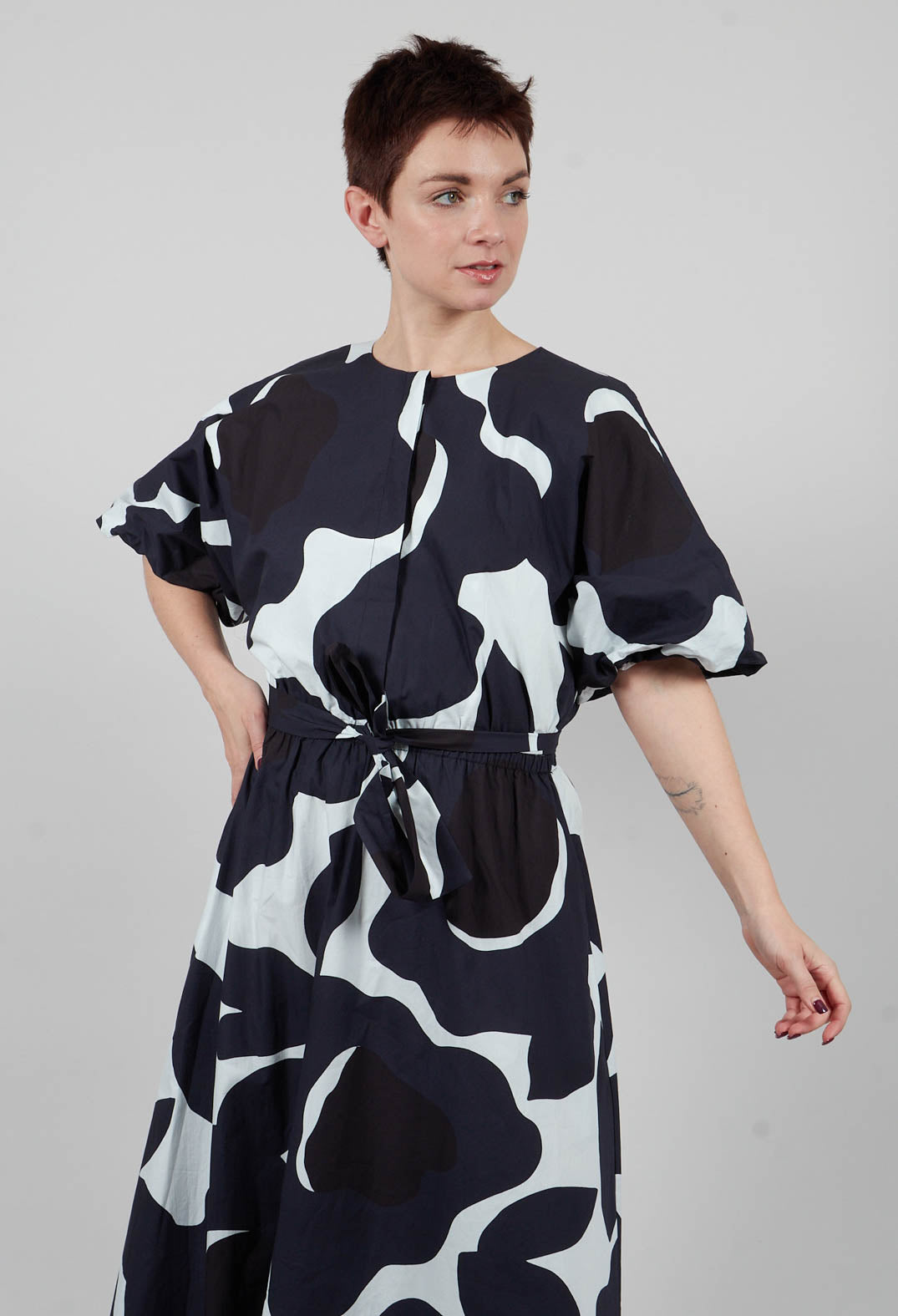 Gathered Sleeve Dress in St. Comet and Nero