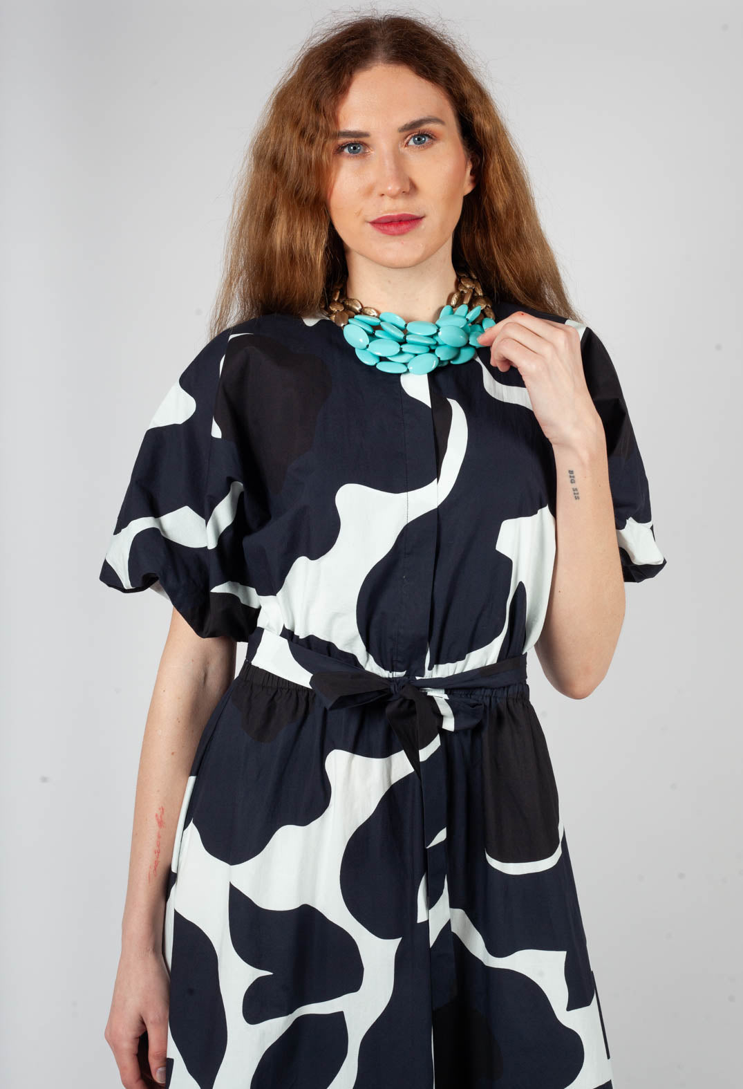 Gathered Sleeve Dress in St. Comet and Nero