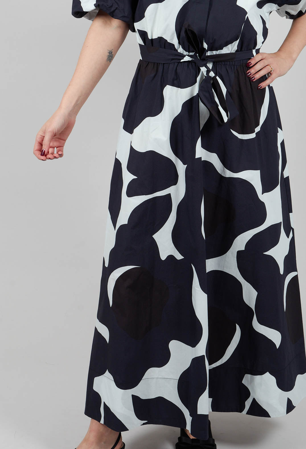Gathered Sleeve Dress in St. Comet and Nero