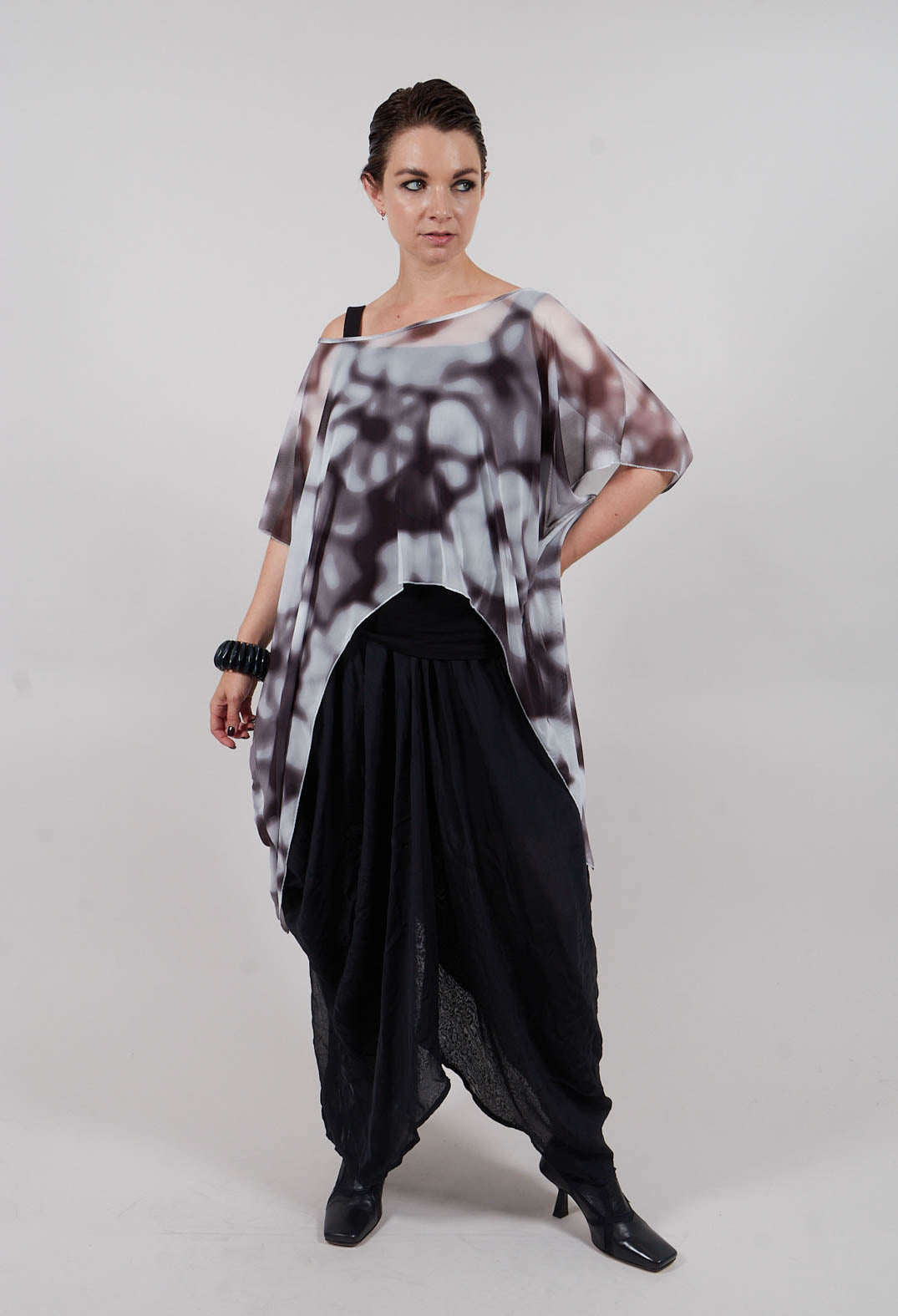 Asymmetric Hem Skirt in Nero