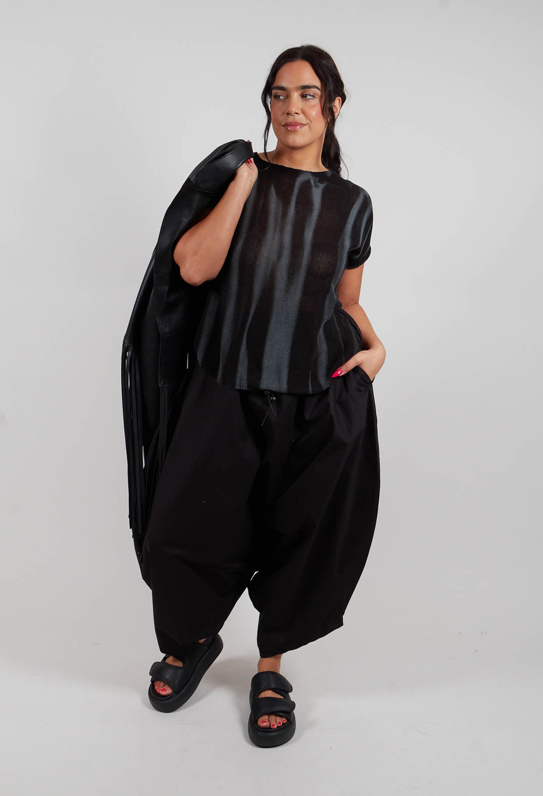 Cropped Sweater in 7 Treatment Black