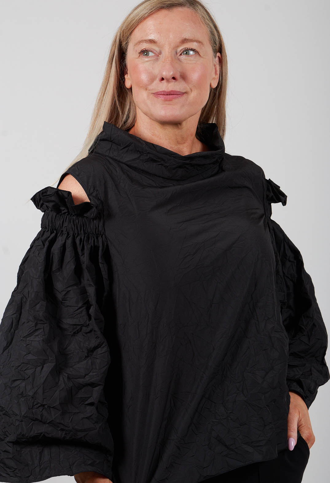 Brot Top in Black