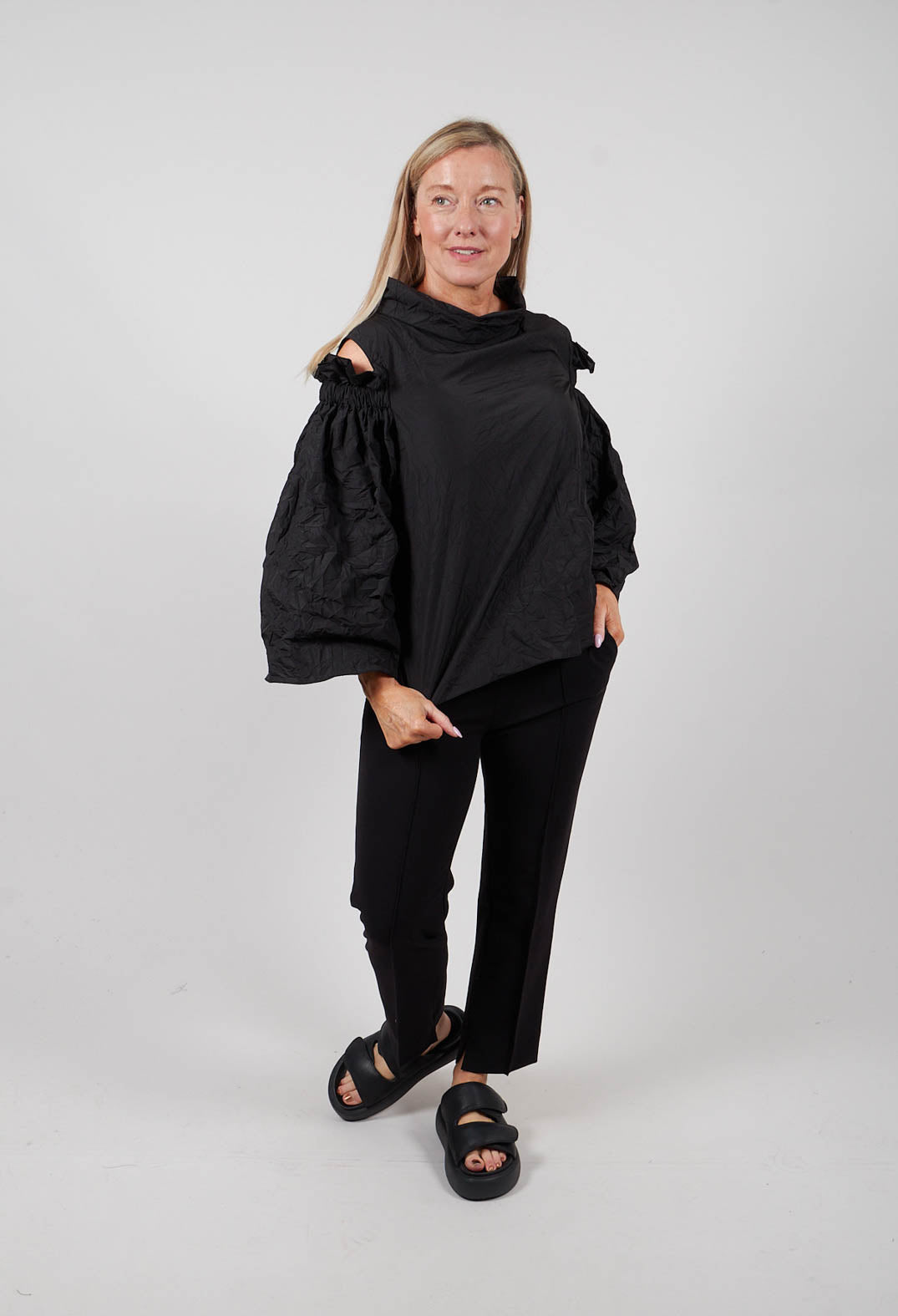 Brot Top in Black