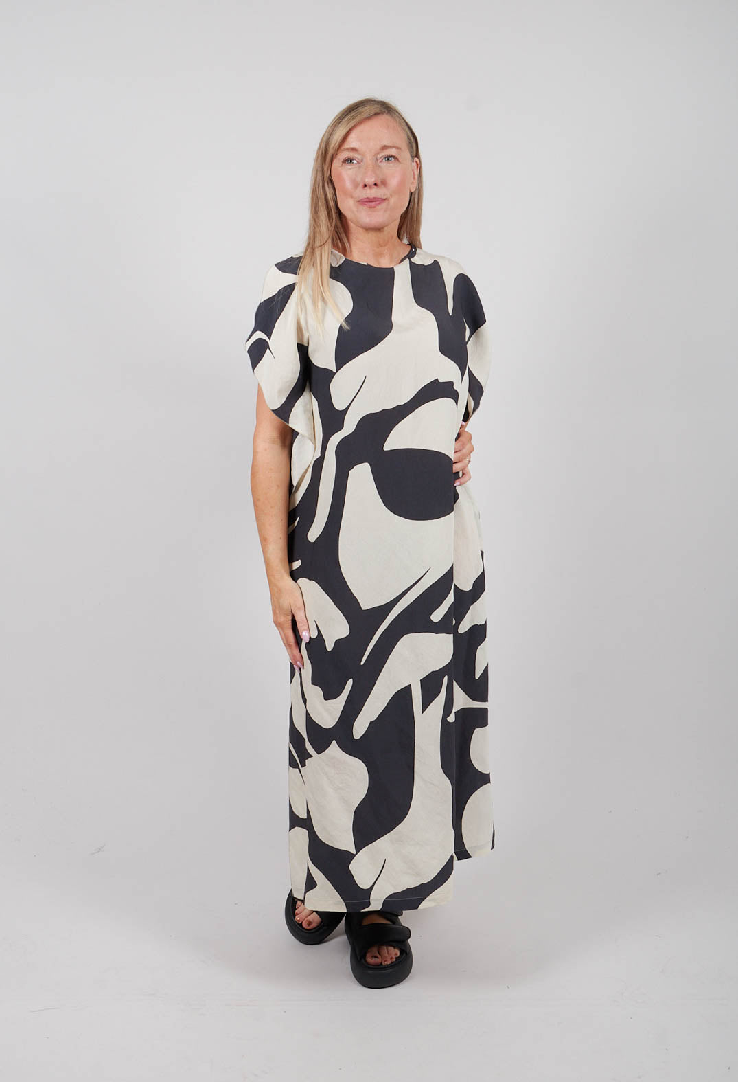 Izet Dress in Black Beige