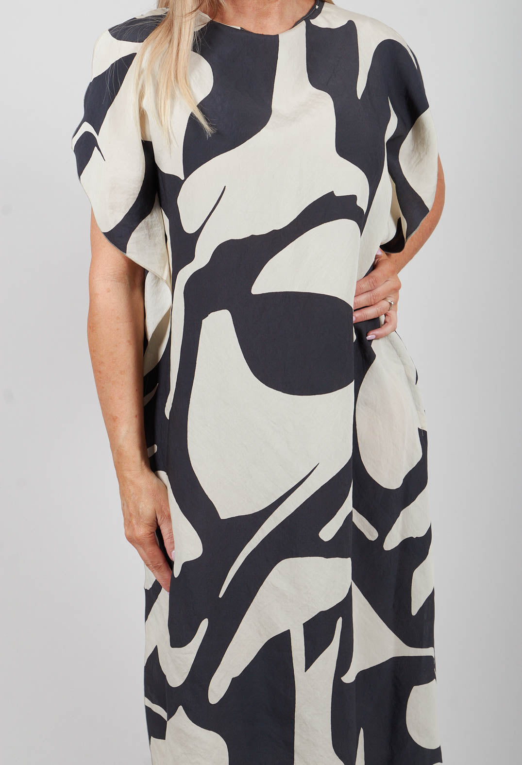 Izet Dress in Black Beige