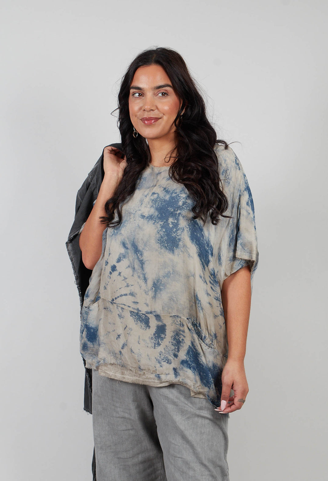 T-Shirt Over in Sand Shell Print