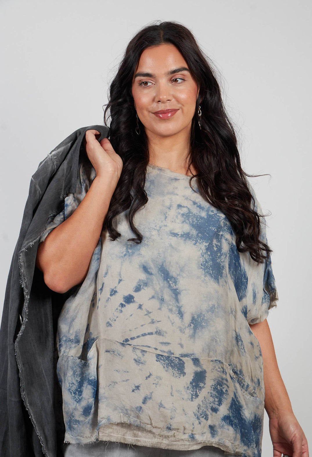 T-Shirt Over in Sand Shell Print