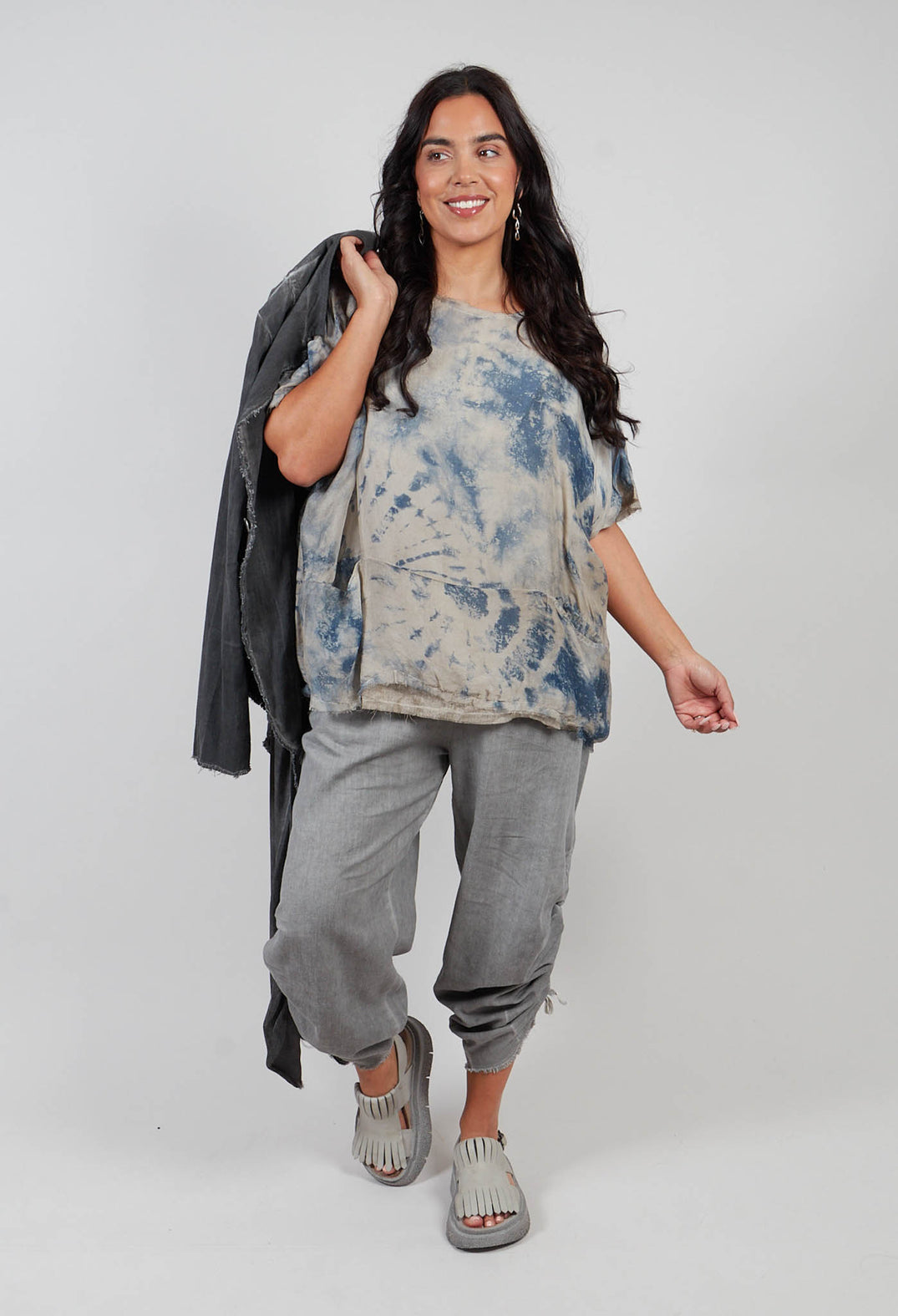 T-Shirt Over in Sand Shell Print