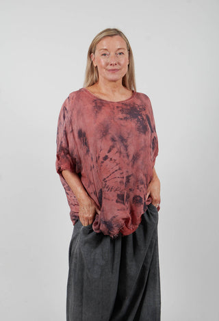 T-Shirt Over in Red Ochre Print