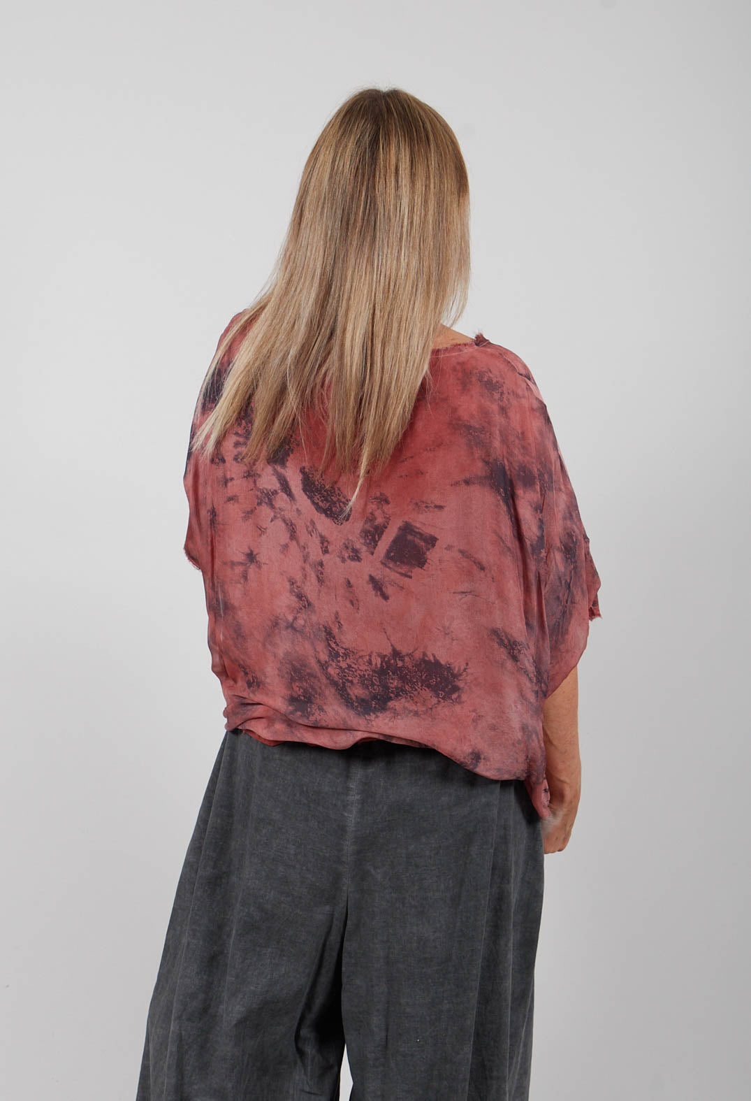 T-Shirt Over in Red Ochre Print