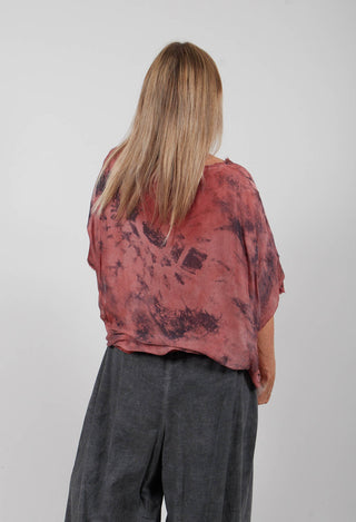 T-Shirt Over in Red Ochre Print