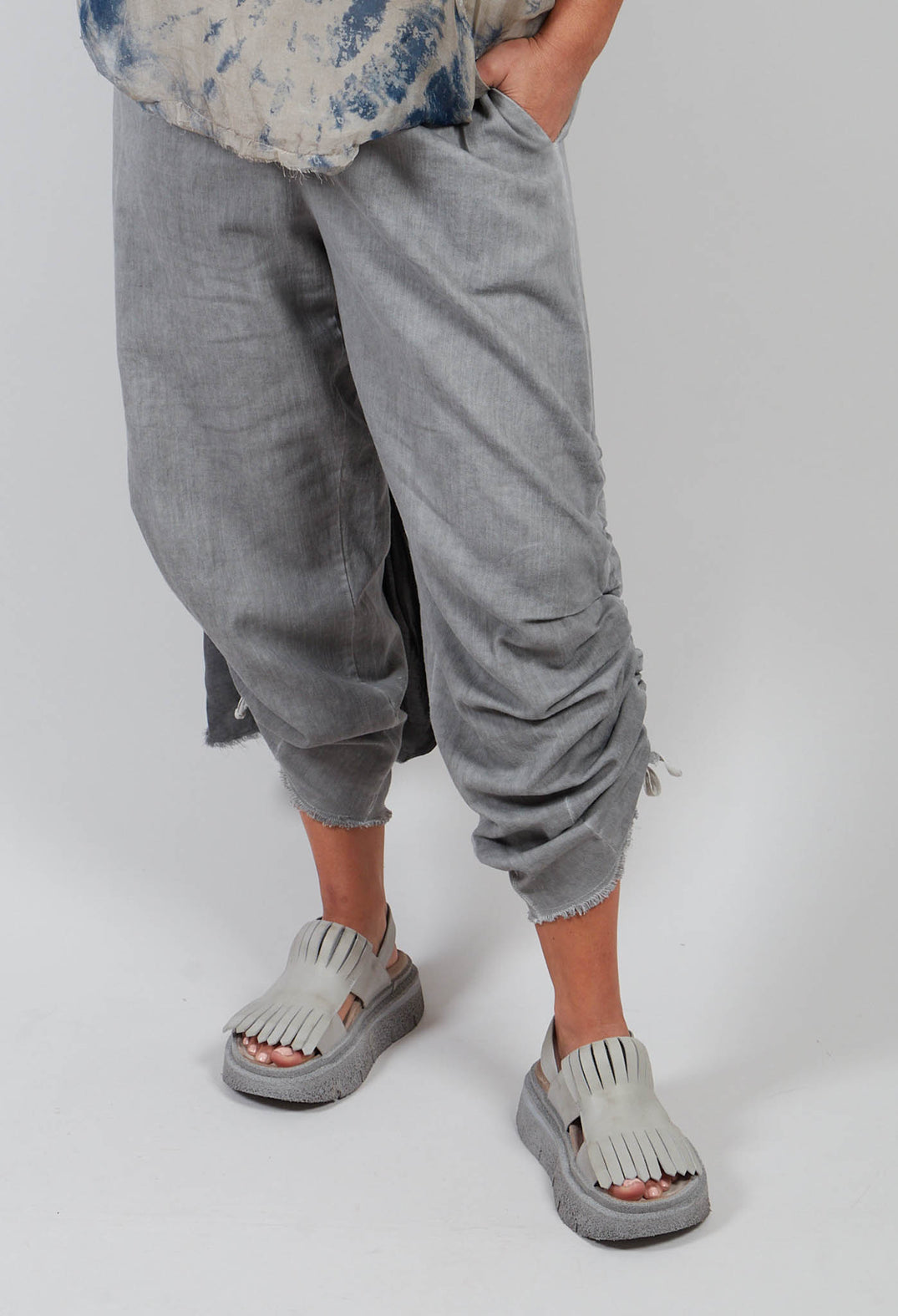 Trousers in Silver Pearl