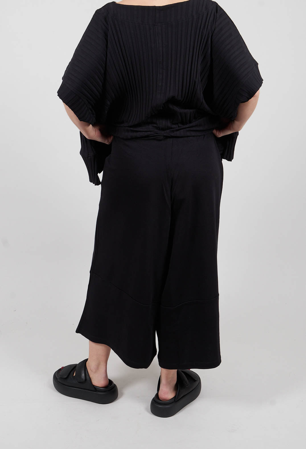 Cropped Wide Leg Jogger in Black