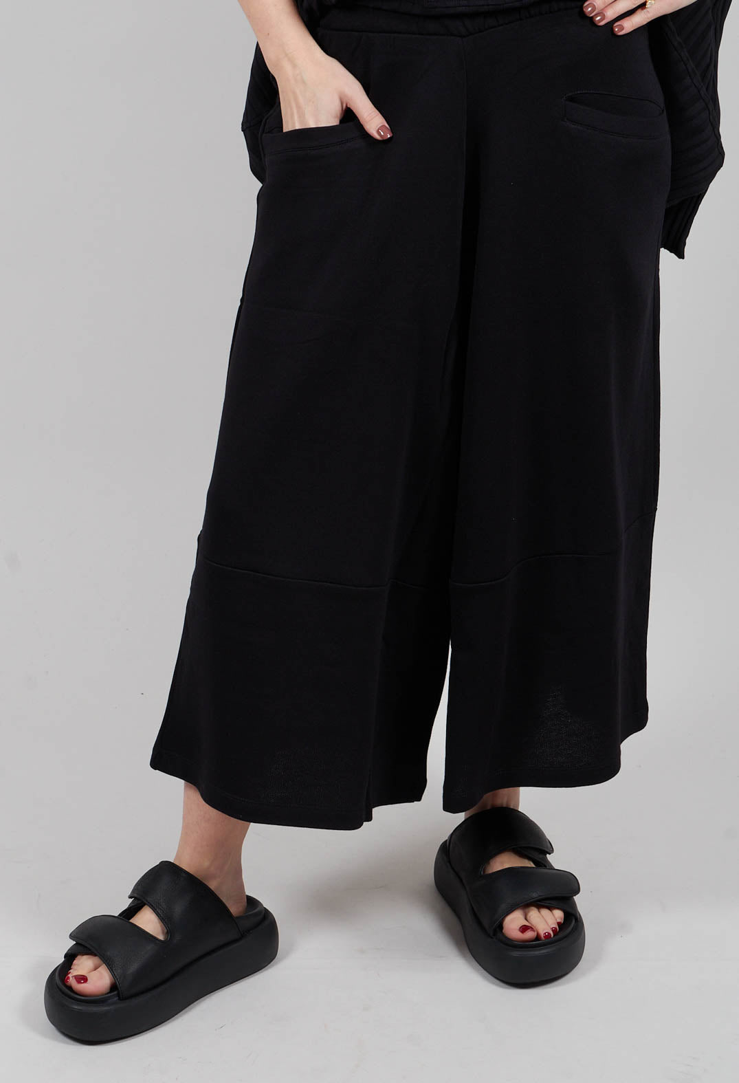 Cropped Wide Leg Jogger in Black