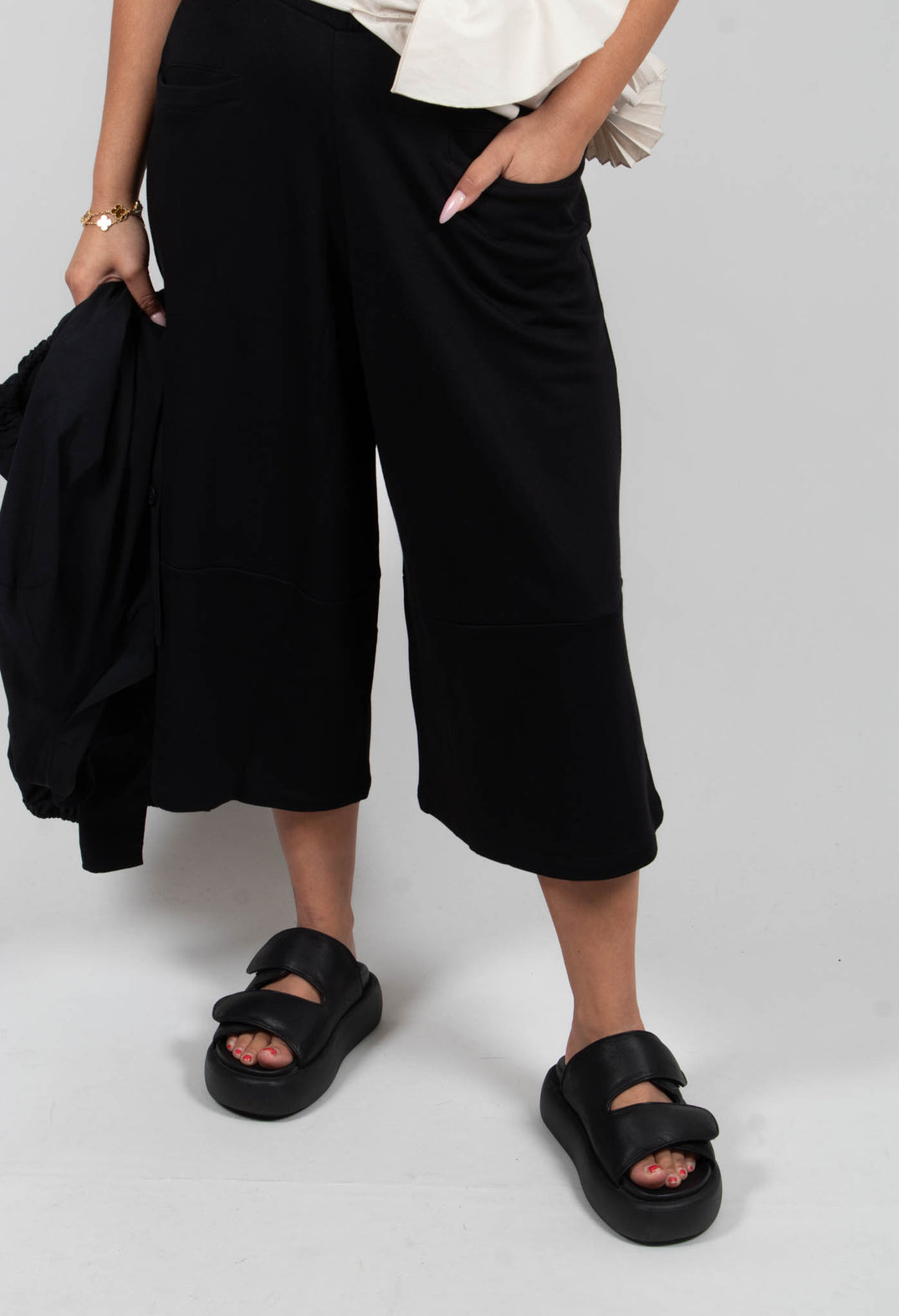 Cropped Wide Leg Jogger in Black