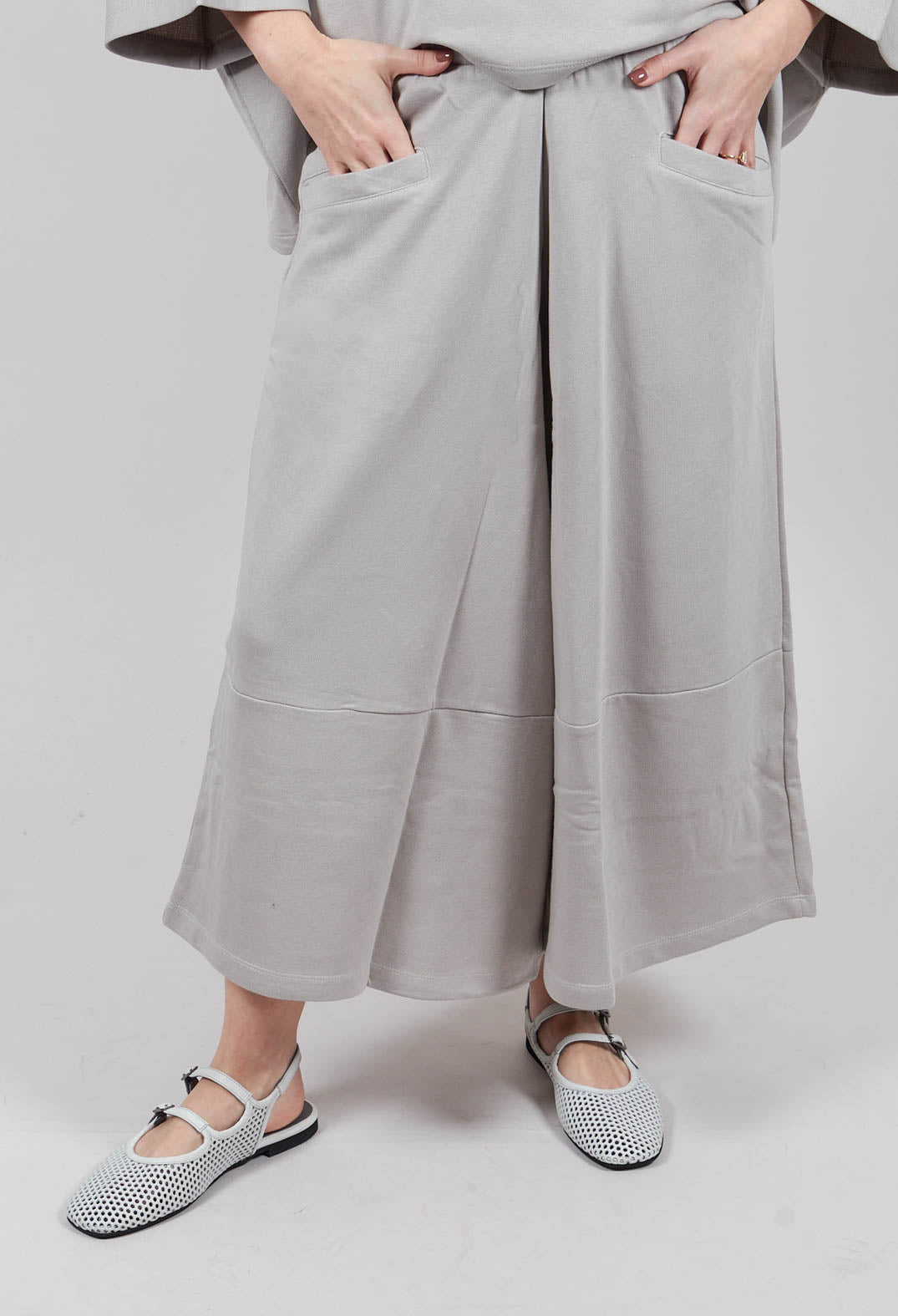 Cropped Wide Leg Jogger in Perla
