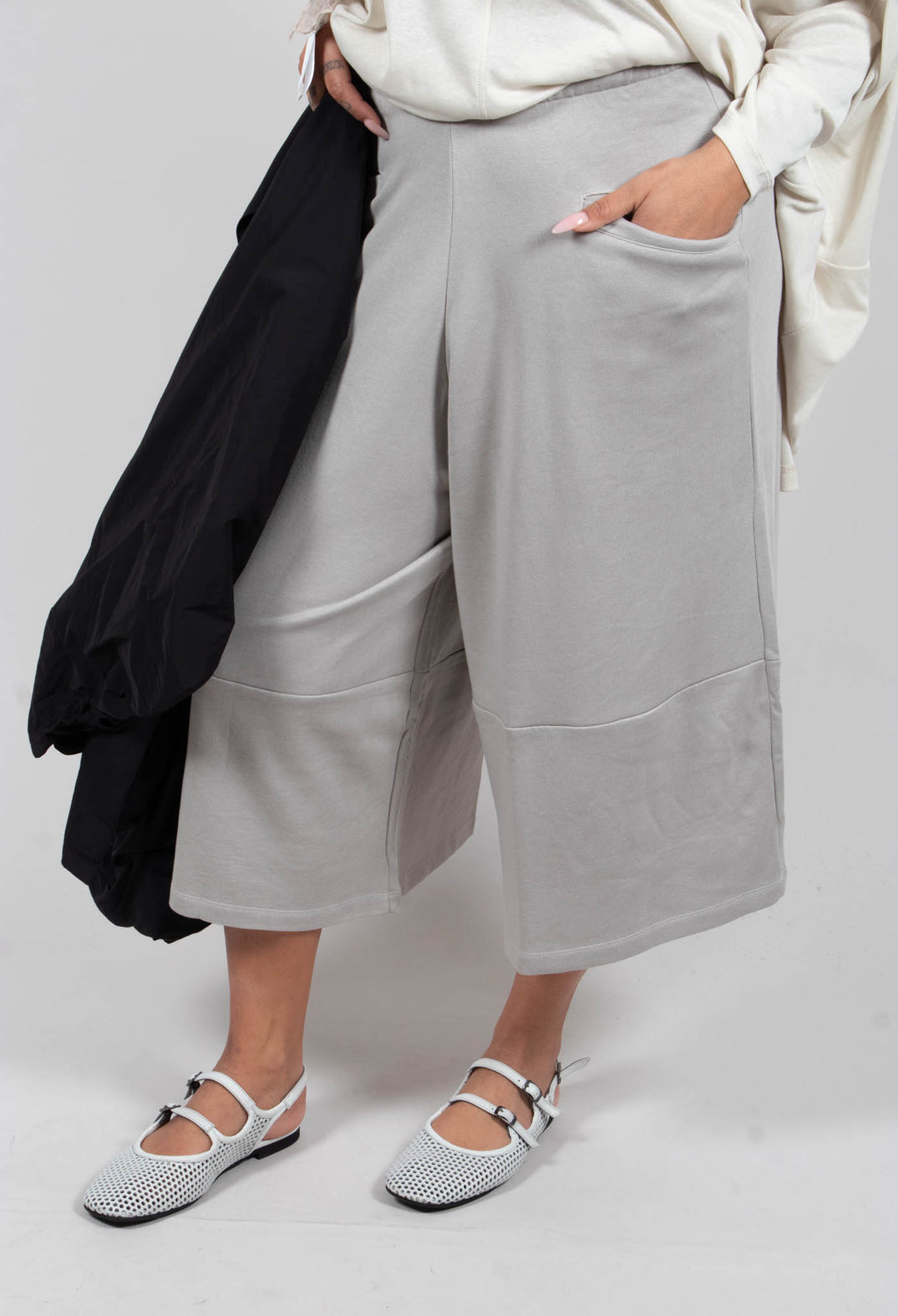 Cropped Wide Leg Jogger in Perla