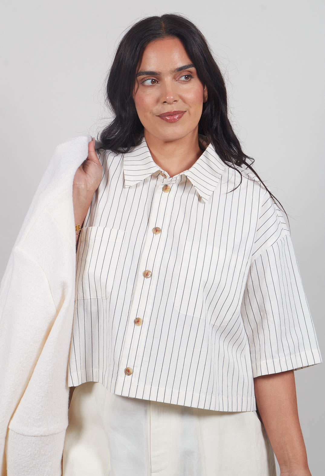 Cropped Shirt in Off White Stripe