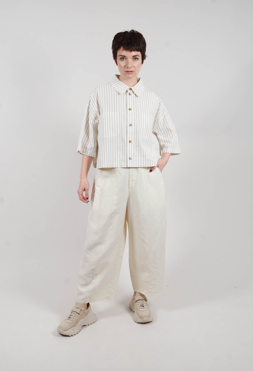 Cropped Shirt in Off White Stripe