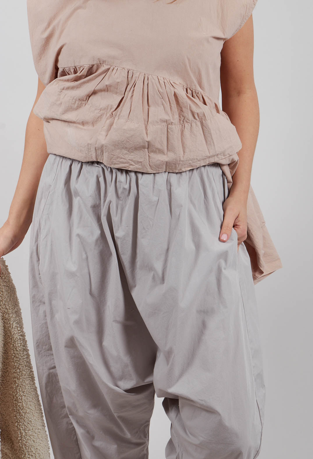 Wirkunde Trousers in Kiesel
