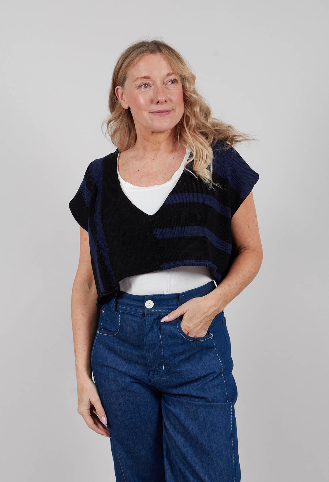 Loose V-Neck Top in Blueblack