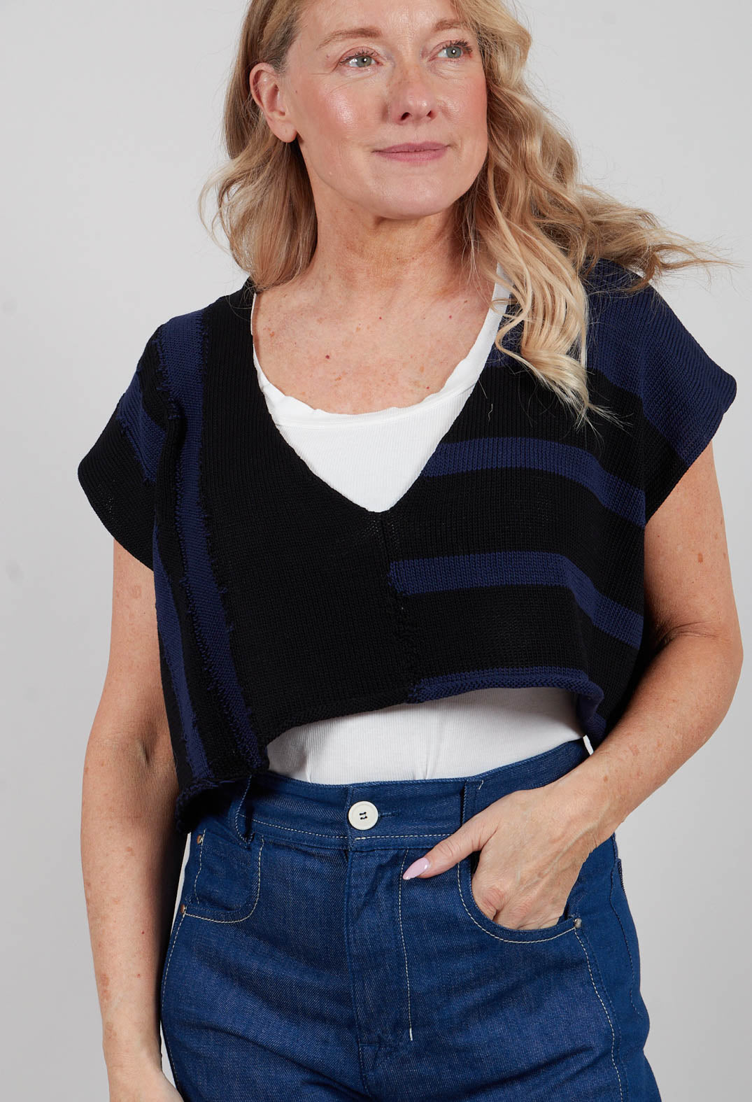 Loose V-Neck Top in Blueblack