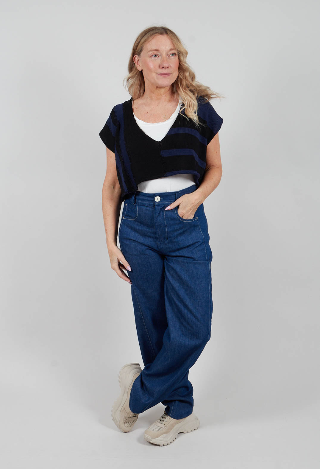 Loose V-Neck Top in Blueblack