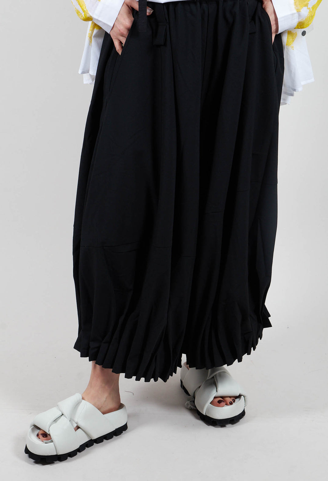 Gathered Hem Trouser in Black